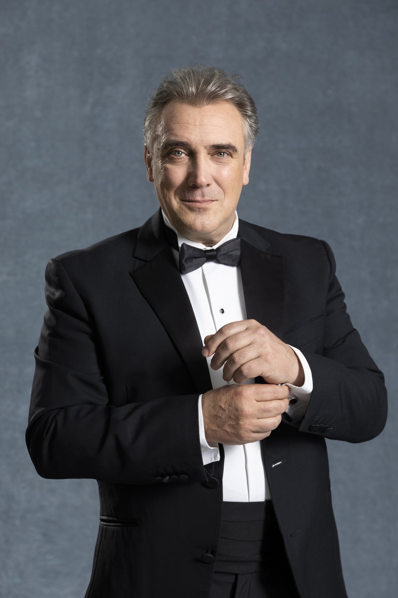 Portrait of Jaime Martín in white tie